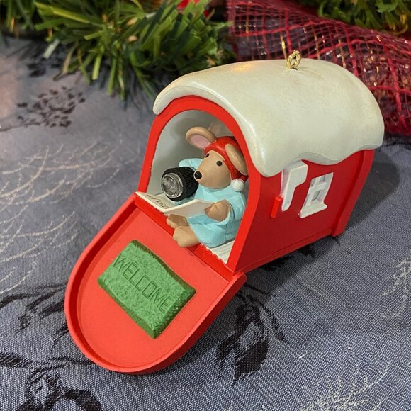 1991 Hallmark Ornament  "Chris Mouse Mail"  #7 Collectors Series Lighted-CUTE - Picture 3 of 12